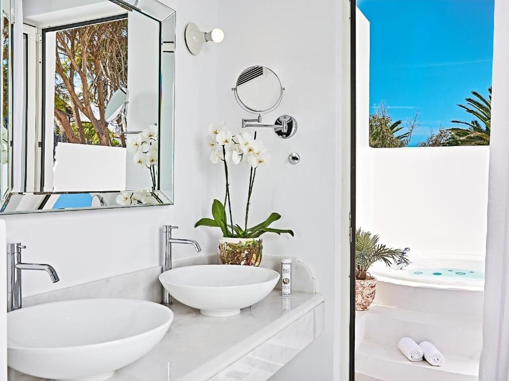 rooms-deluxe-bungalow-suite