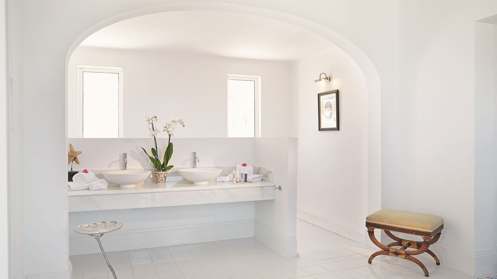 rooms-3-bedroom-luxury-villa-with-direct-access-to-the-beach