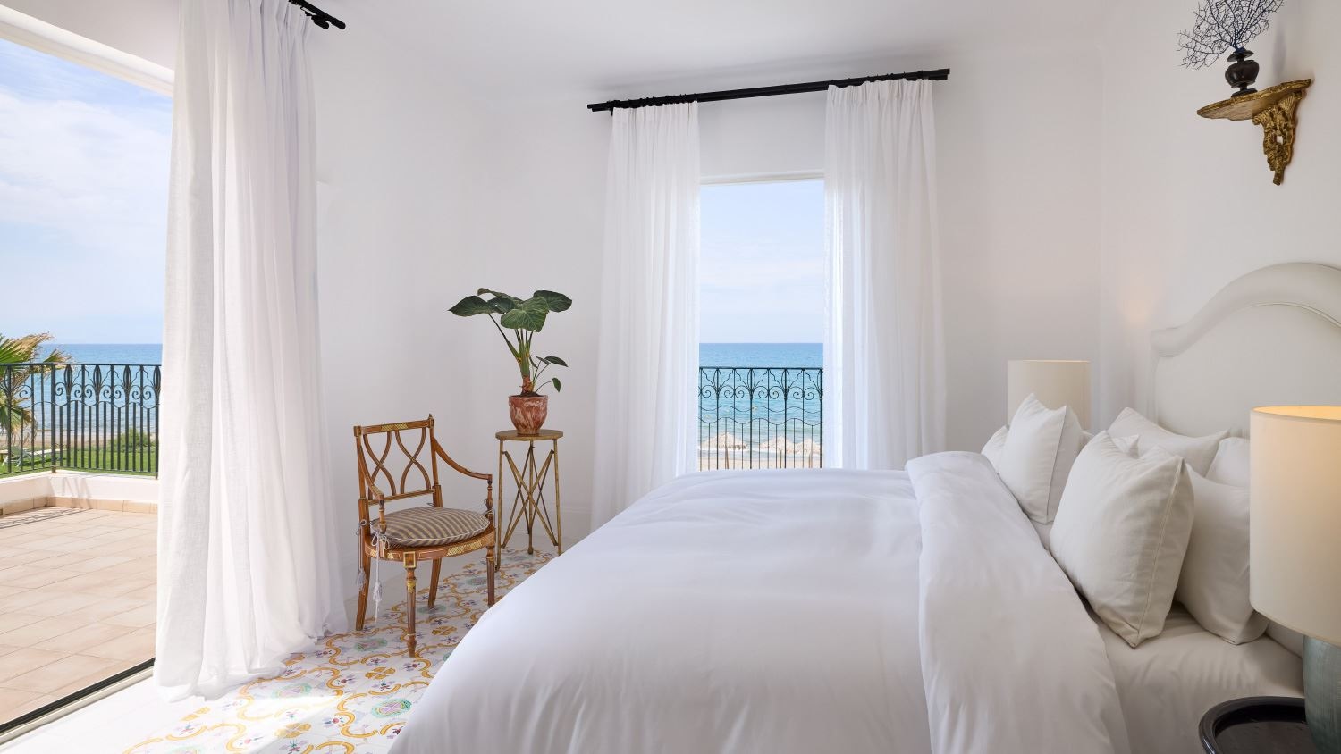 rooms-4-bedroom-beach-villa-seafront