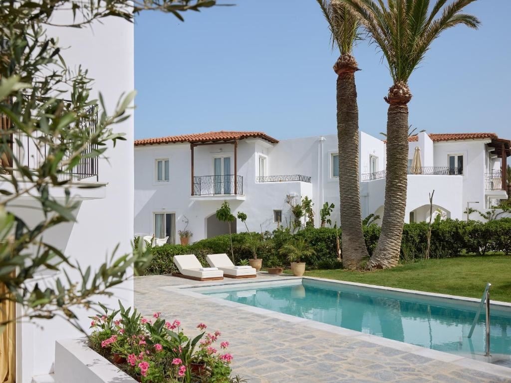 rooms-3-bedroom-villa-private-pool--garden