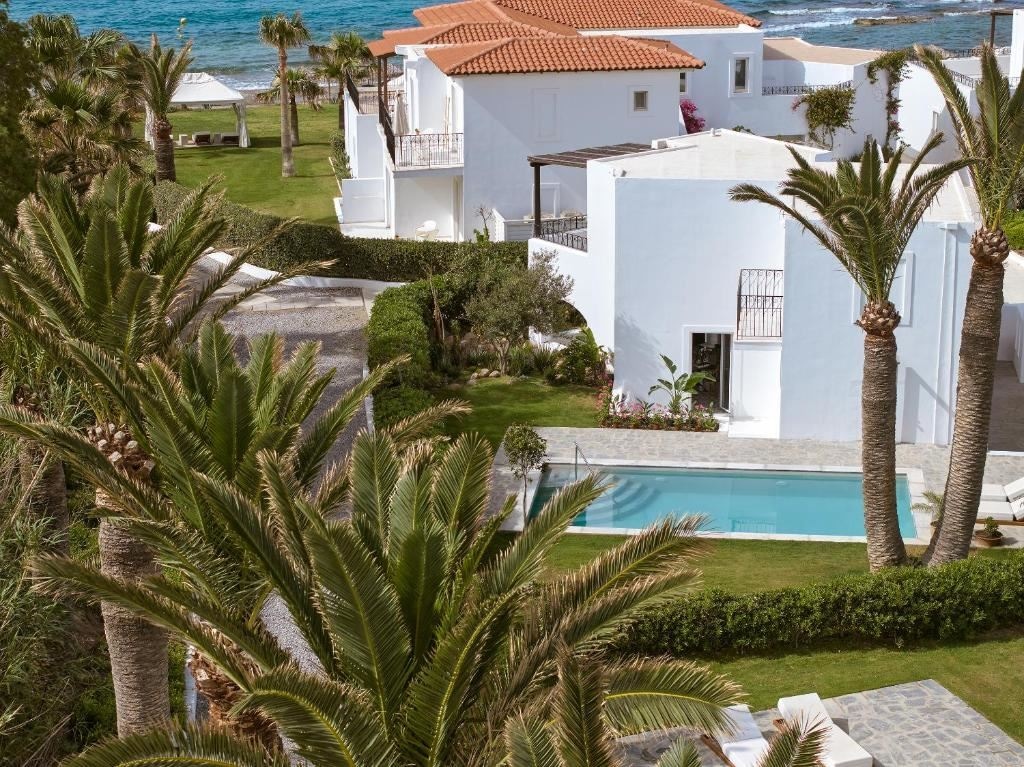 rooms-3-bedroom-villa-private-pool--garden