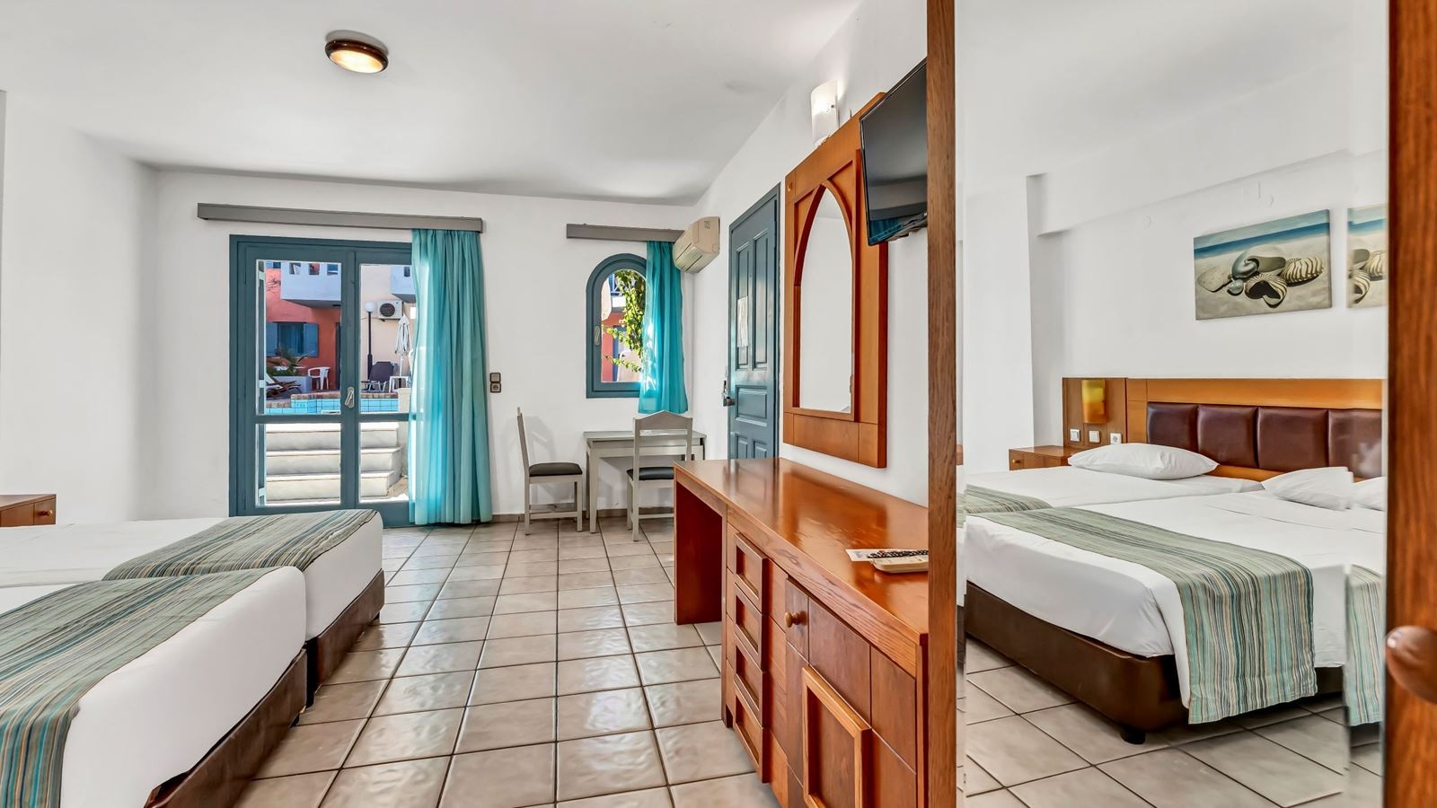 rooms-double-or-triple-pool-front