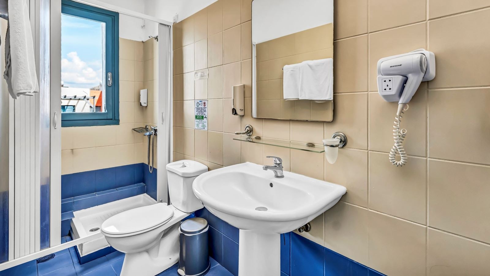 rooms-double-or-triple-pool-front