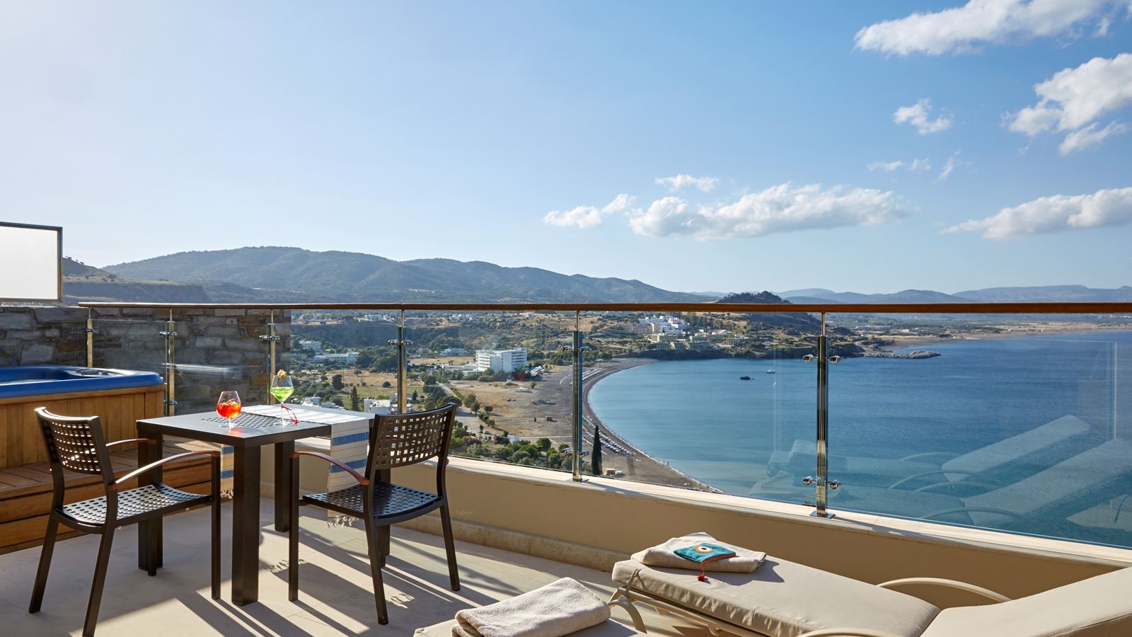 rooms-deliuxe-double-room-sea-view-outdoor-jacuzzi