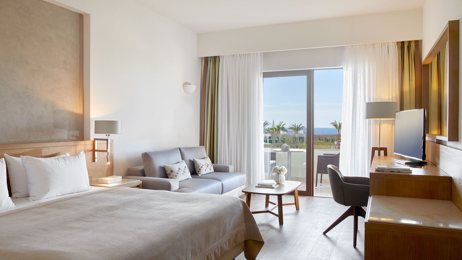 rooms-room-double-poolview