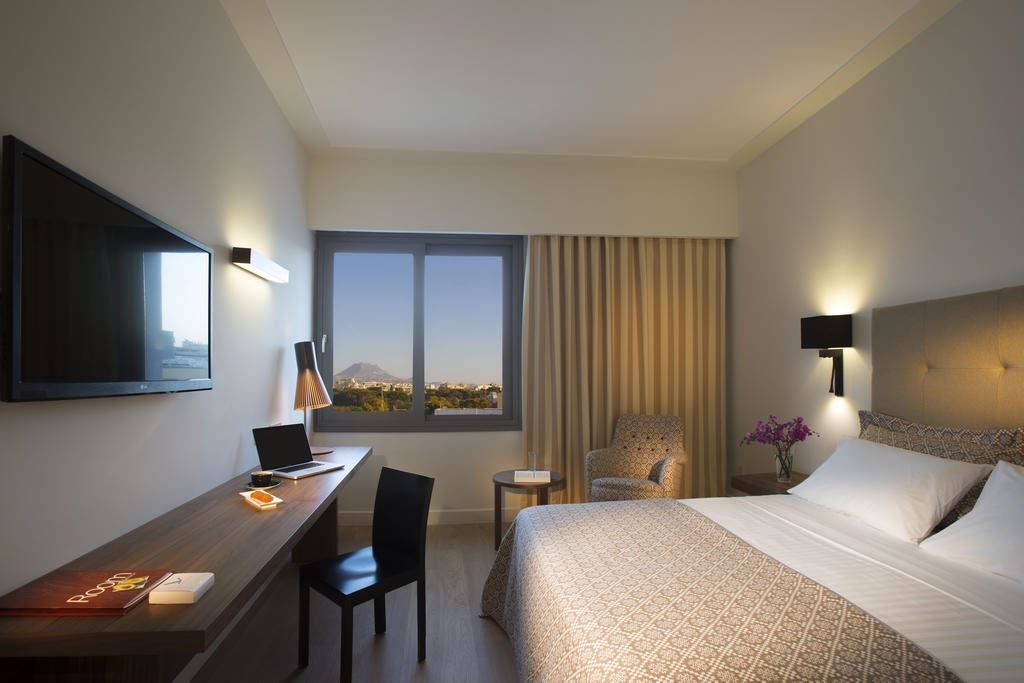 rooms-classic-room-urban-view