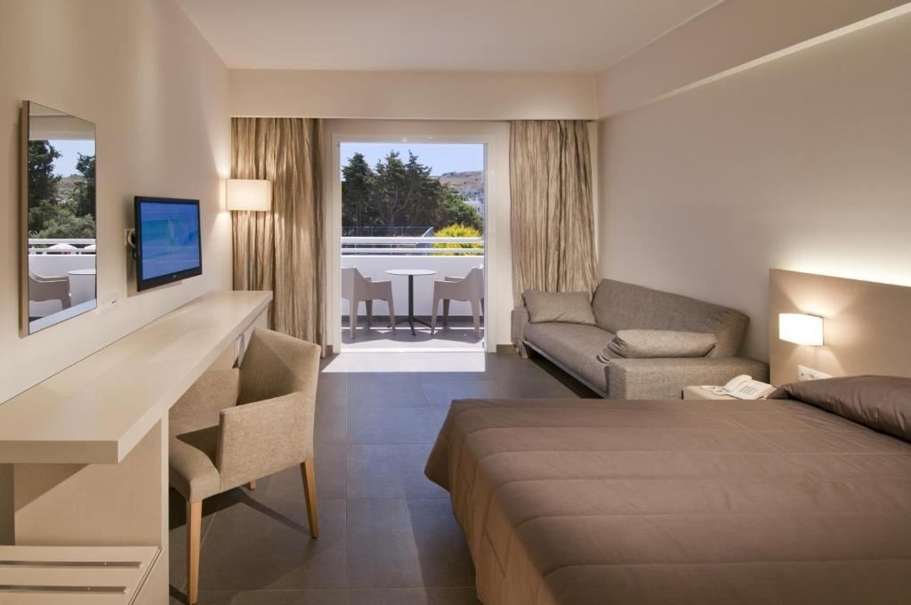 rooms-room-deluxe-balcony-or-terrace