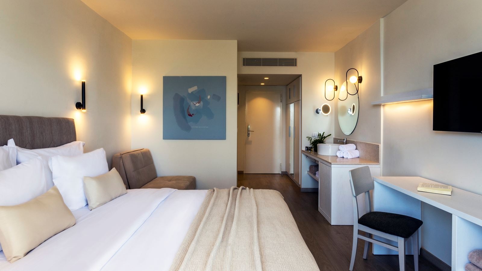 rooms-deluxe-city-view-room