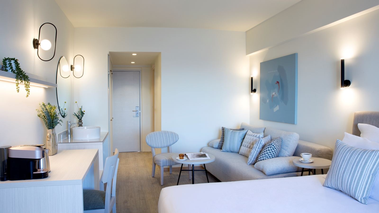 rooms-junior-suite-pool-view