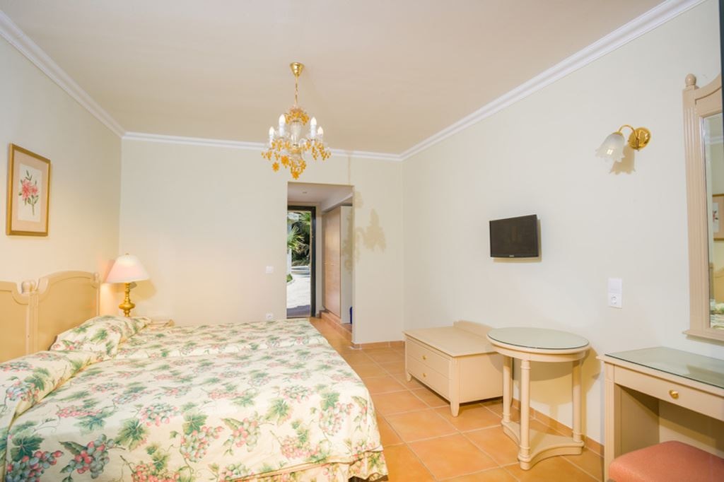 rooms-bungalow-pool-view