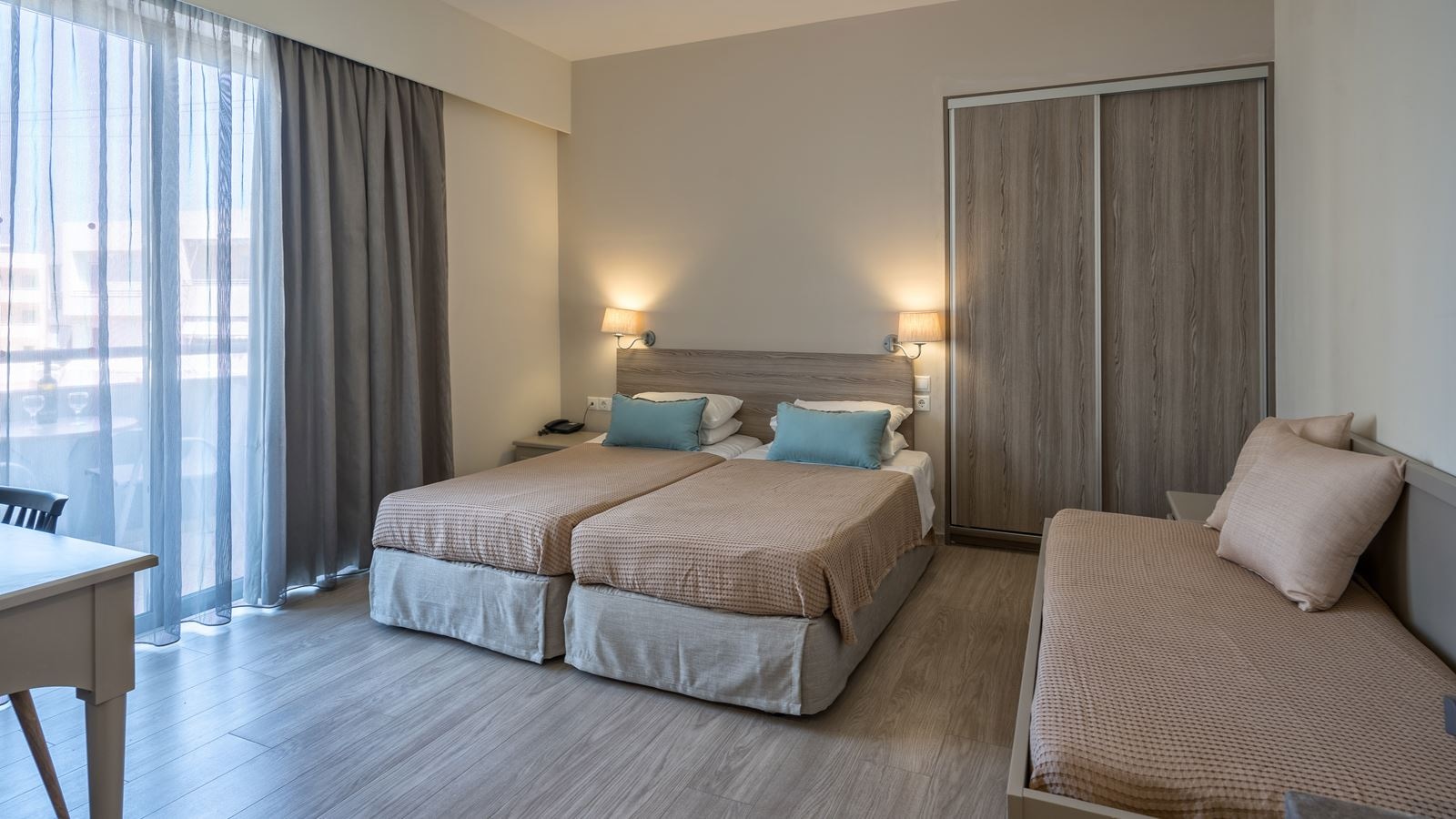 rooms-icarus-suite-junior-side-sea-view