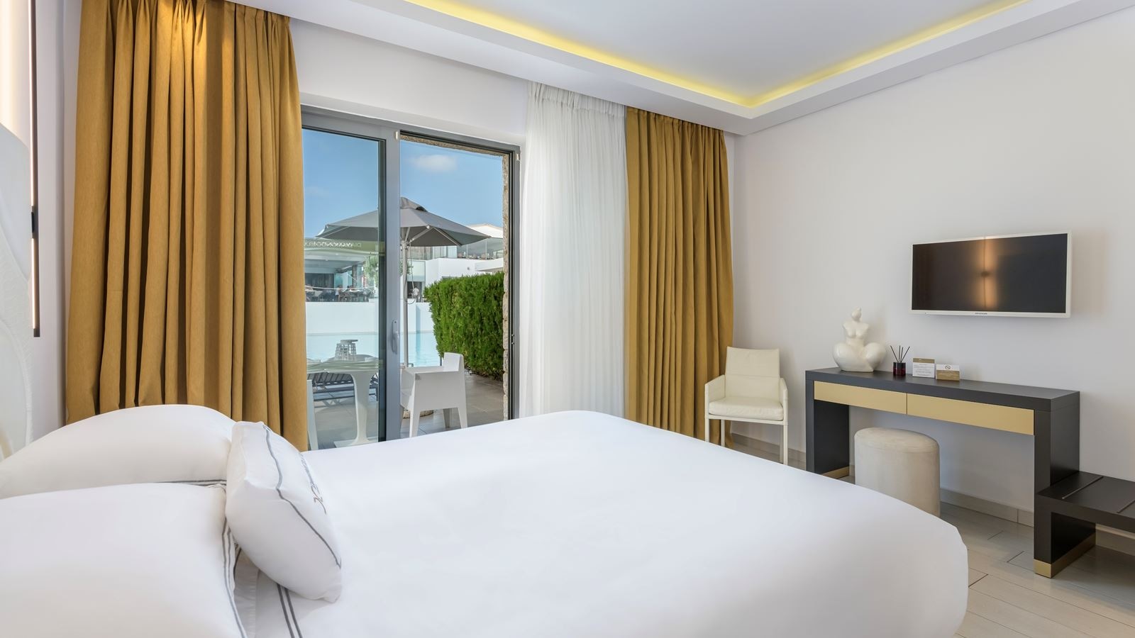 rooms-double-swim-up-room