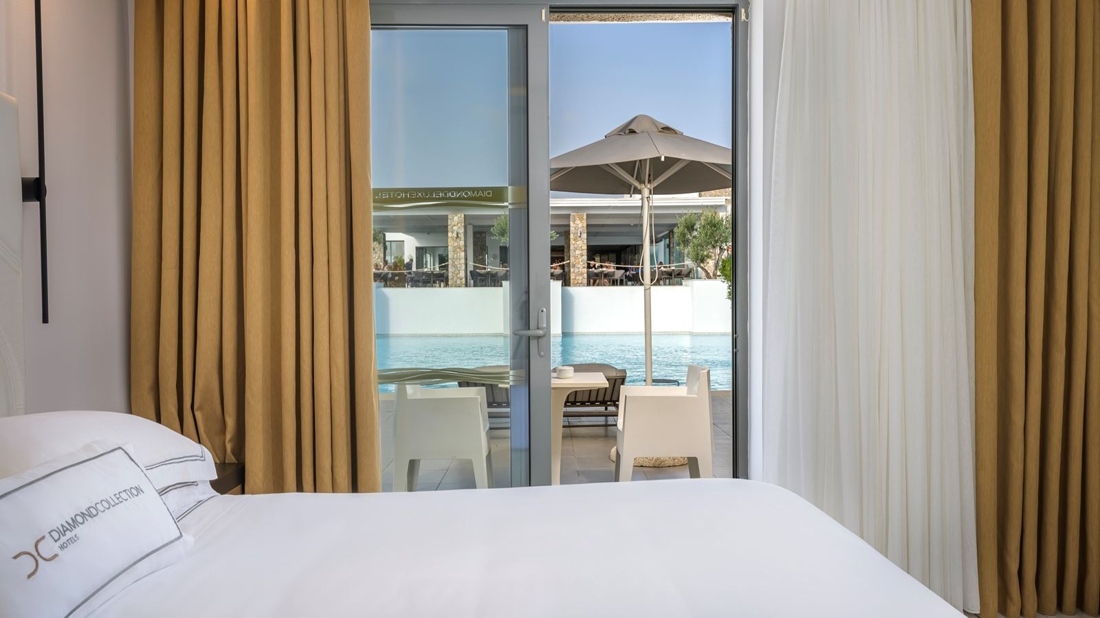 rooms-double-swim-up-room