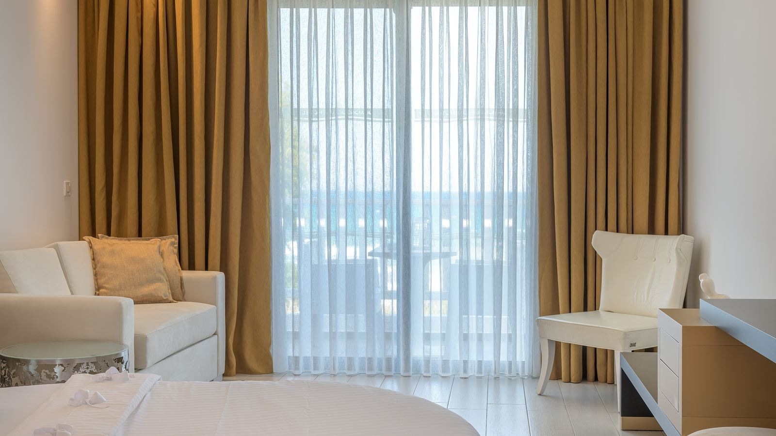 rooms-superior-deluxe-room