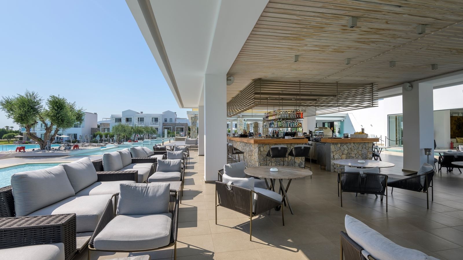 bars-radiant-pool-bar