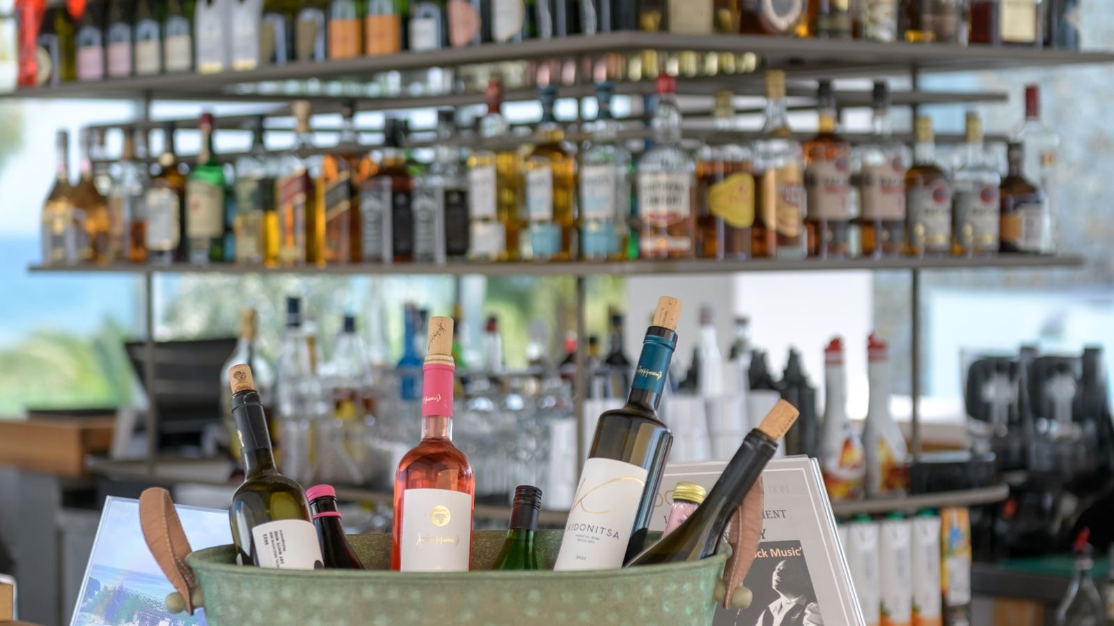 bars-radiant-pool-bar