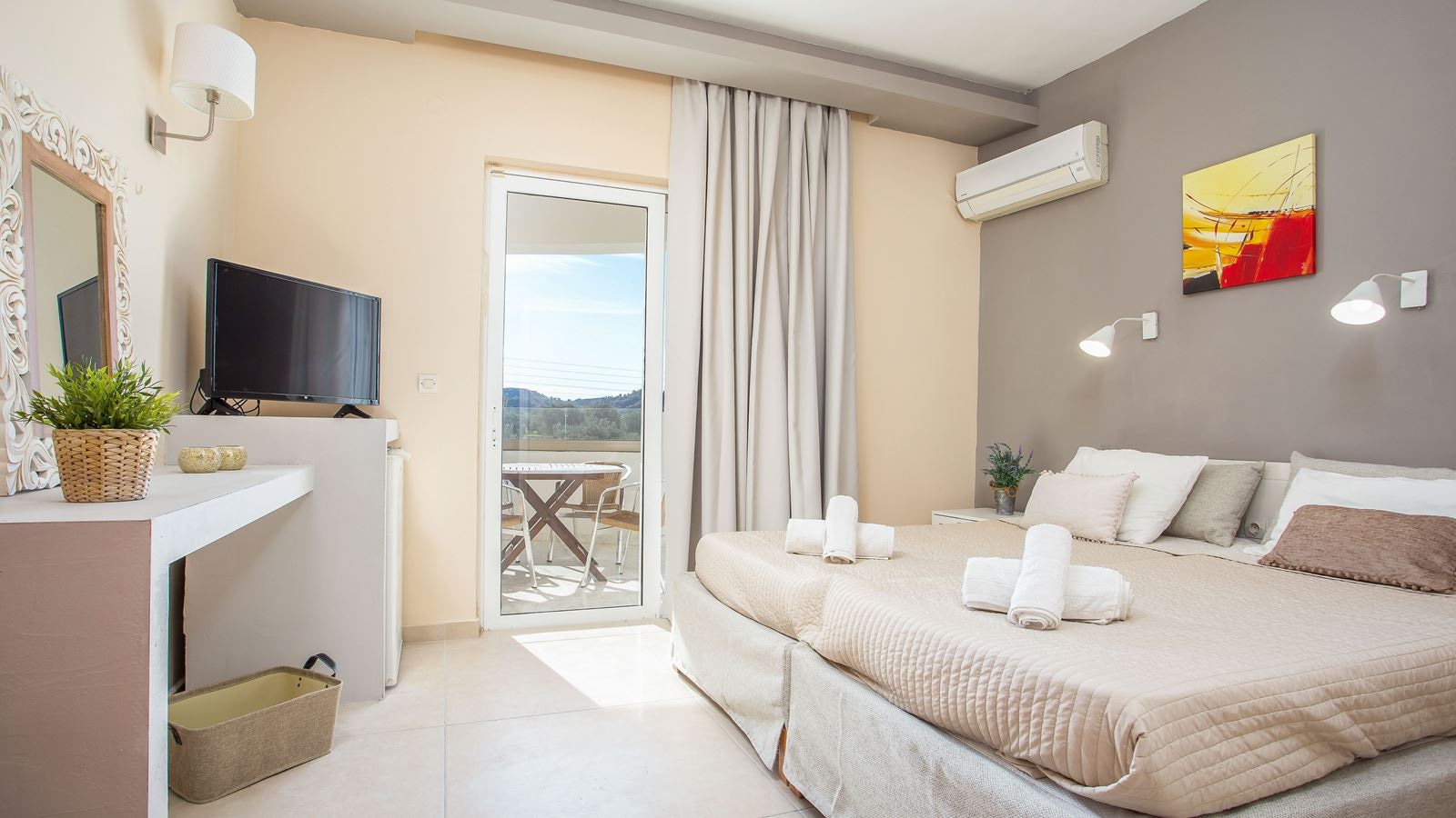 rooms-family-1-bedroom-room-with-balcony