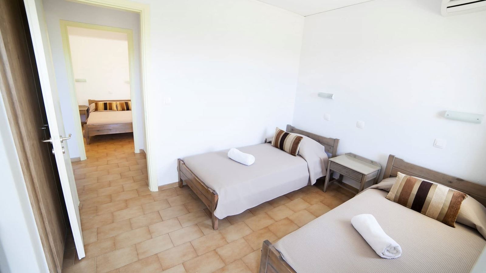 rooms-family-room2-bedroom-sea-view