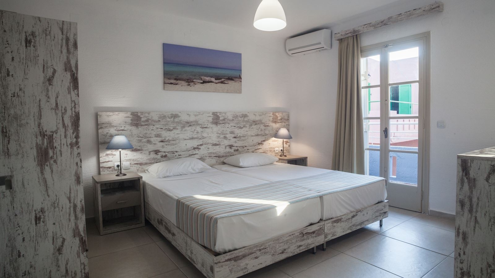 rooms-suite-junior-triple