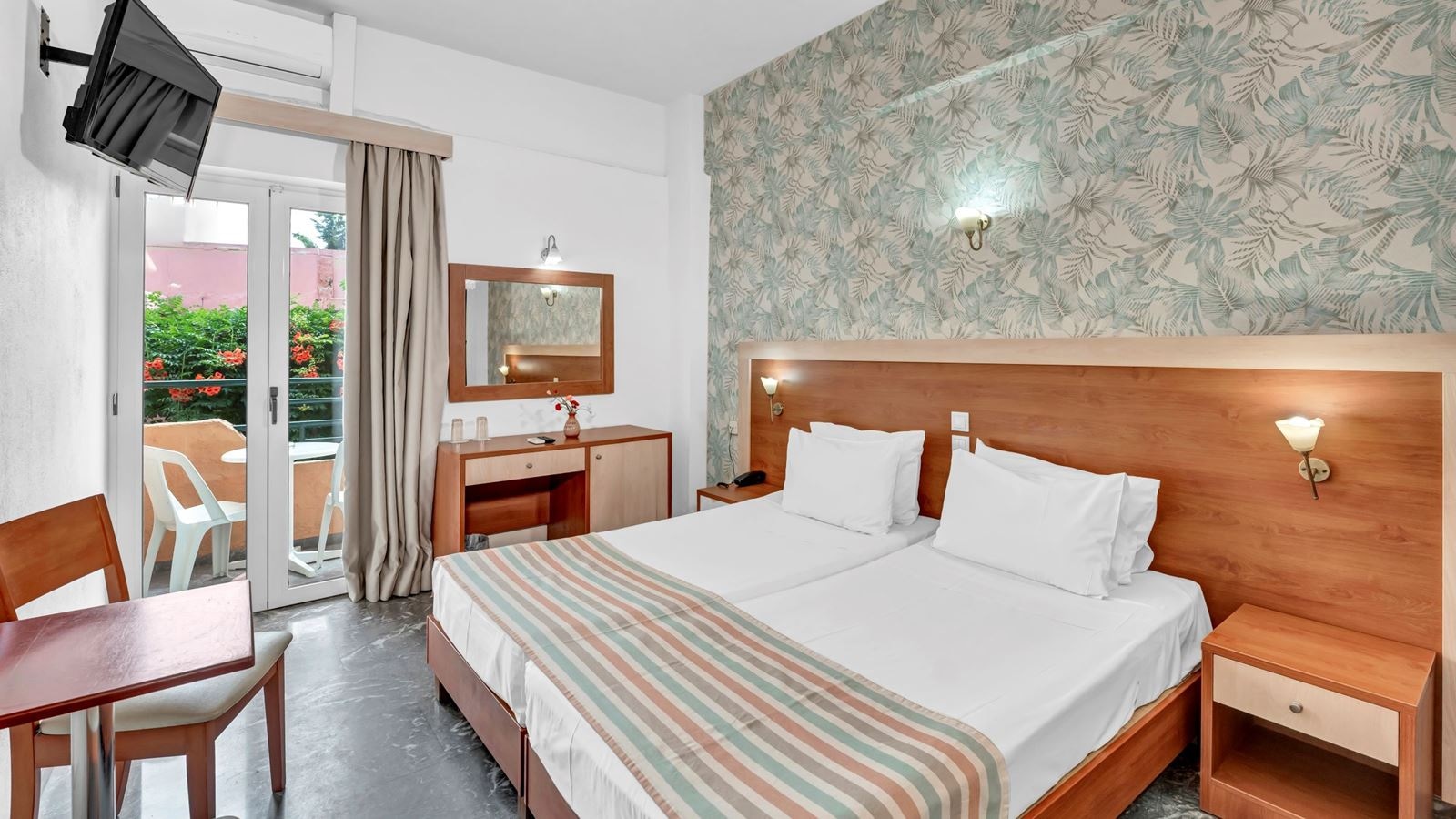 rooms-room-double-balcony-or-terrace