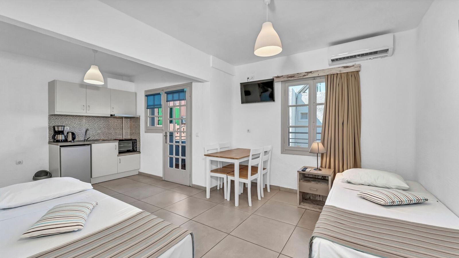 rooms-suite-junior-1-bedroom--living-room-quad-balcony-or-terrace