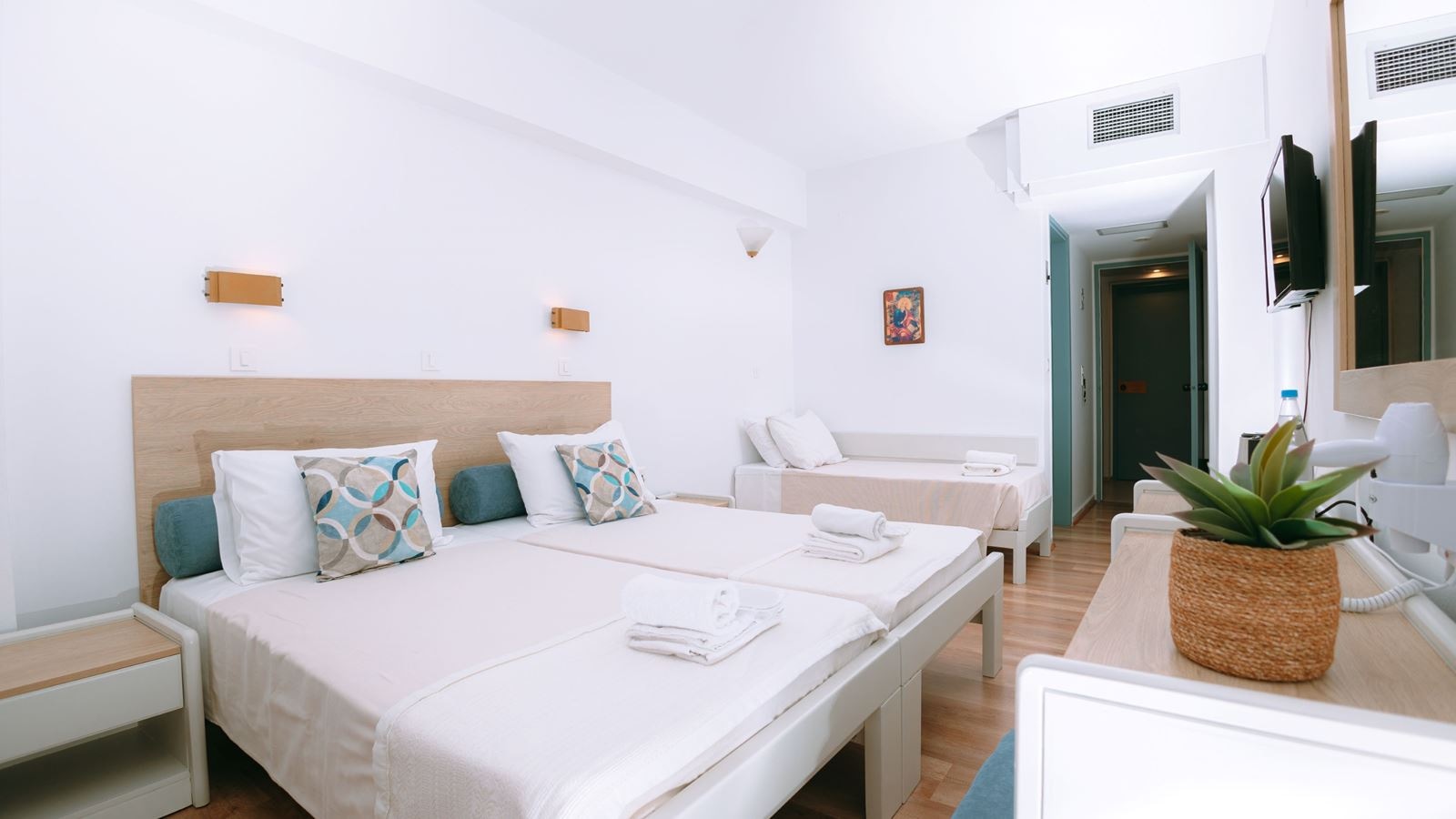 rooms-room-triple-balcony-or-terrace