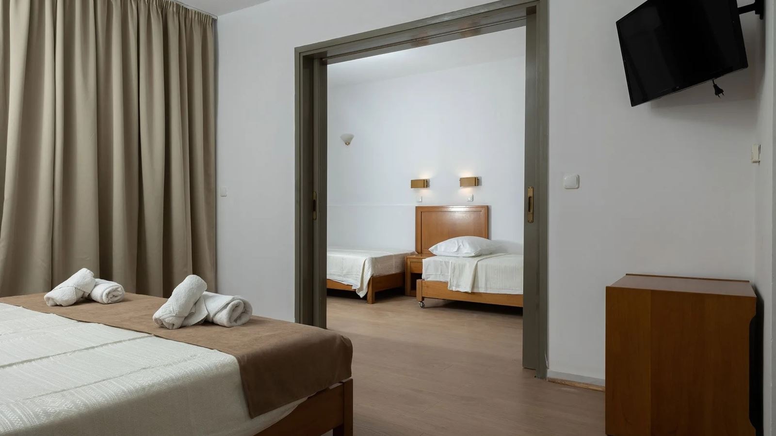 rooms-family-room-balcony-or-terrace