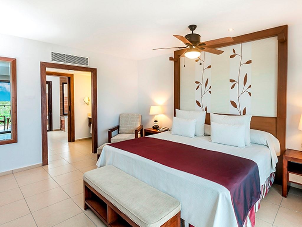 rooms-the-level-grand-suite-sea-view