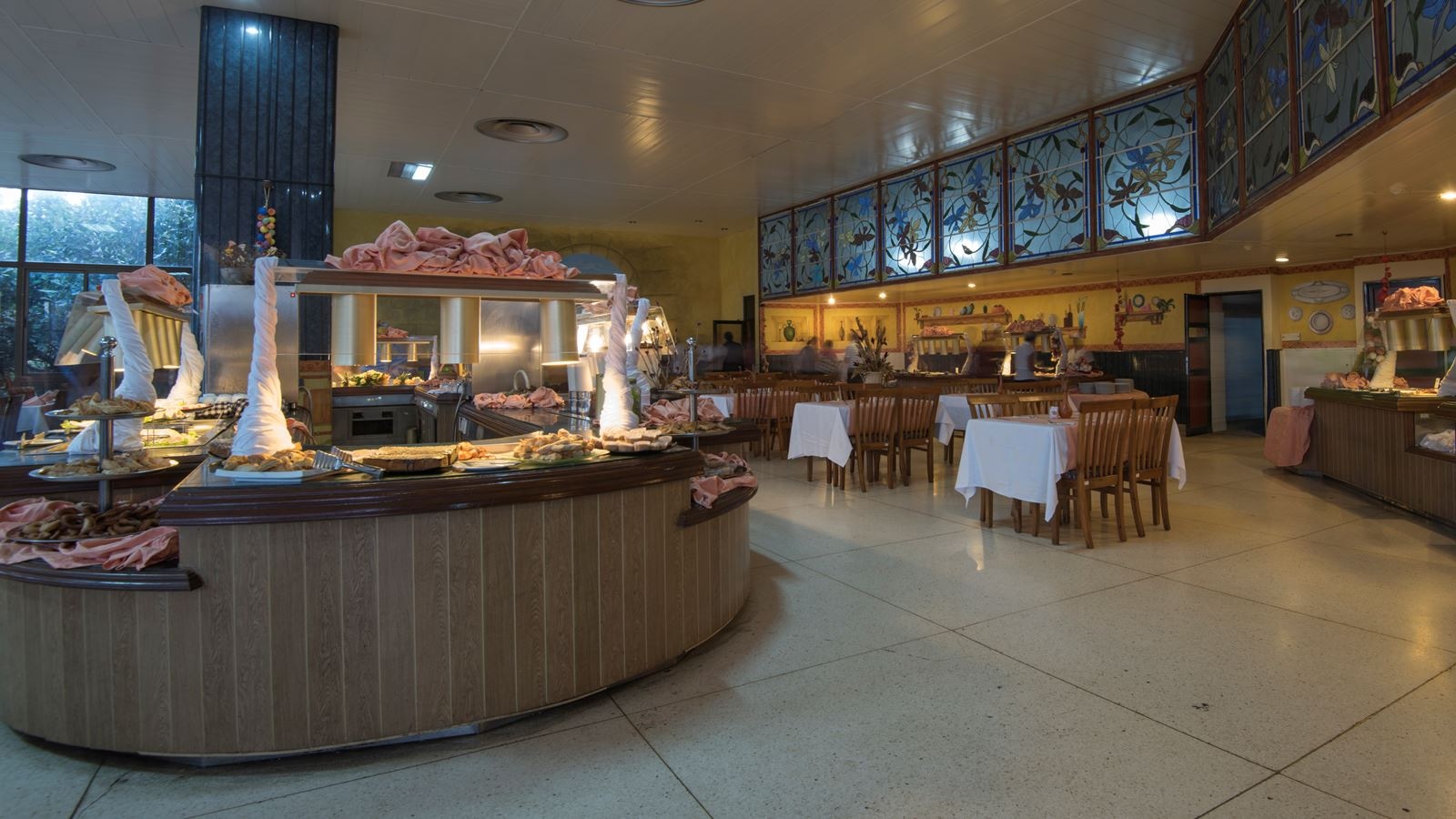 restaurants-restaurant