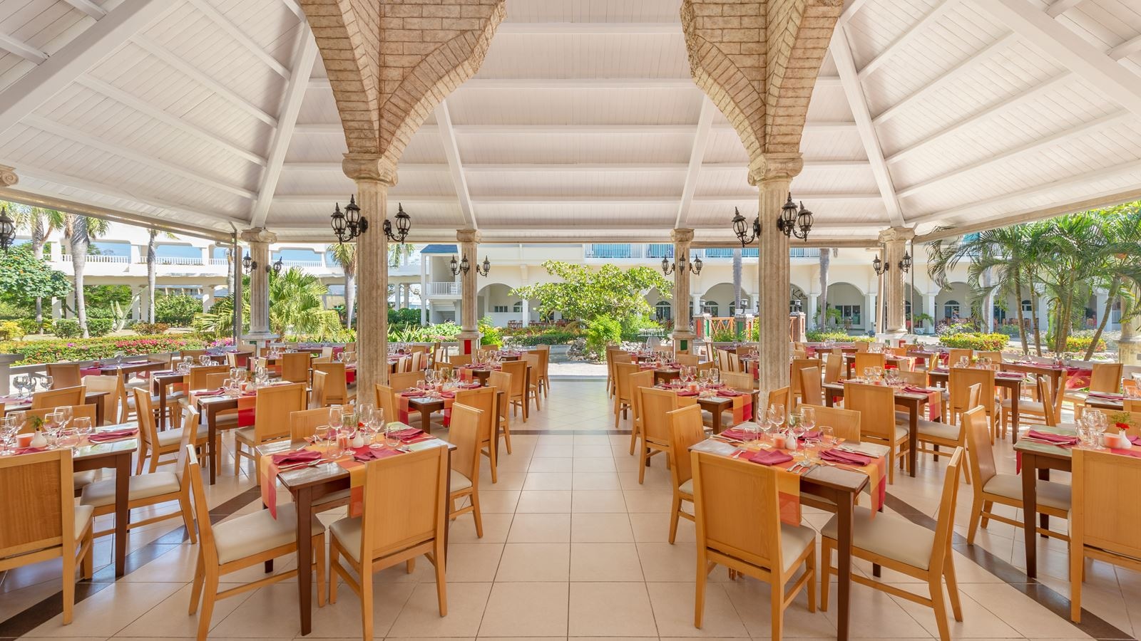 restaurants-main-restaurant-kalmia