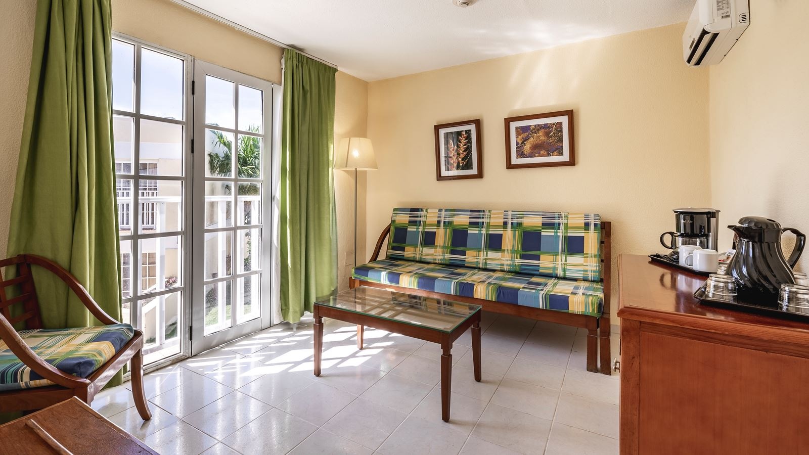 rooms-suite-garden-view