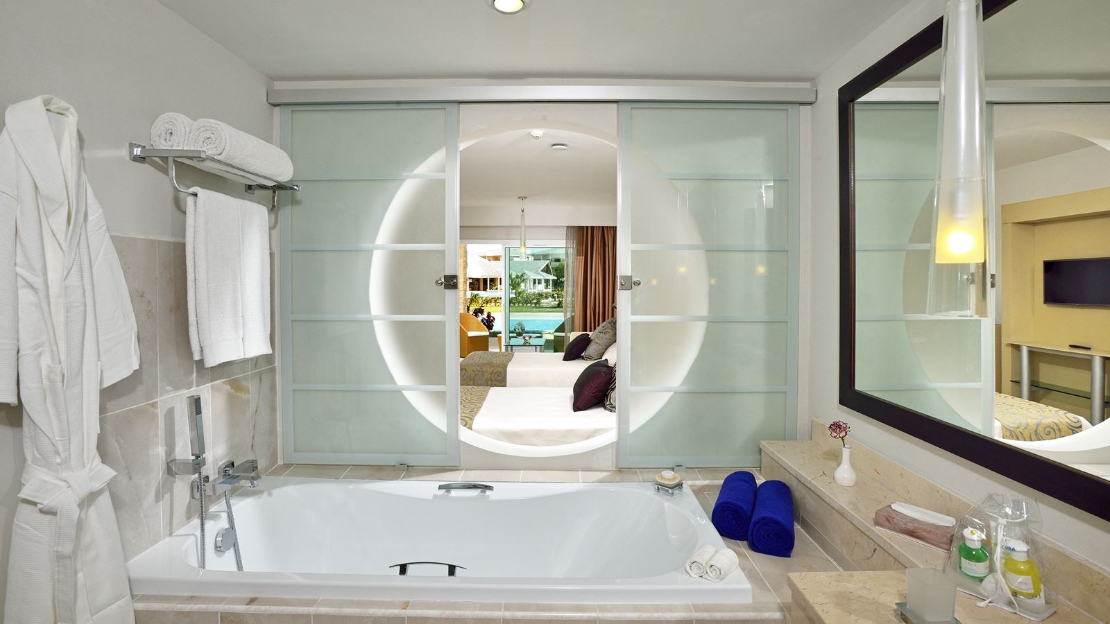 rooms-the-reserve-junior-suite-garden-swimup