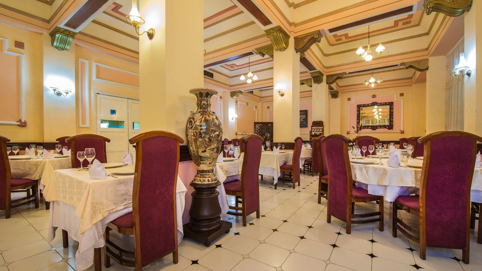 restaurants-restaurant