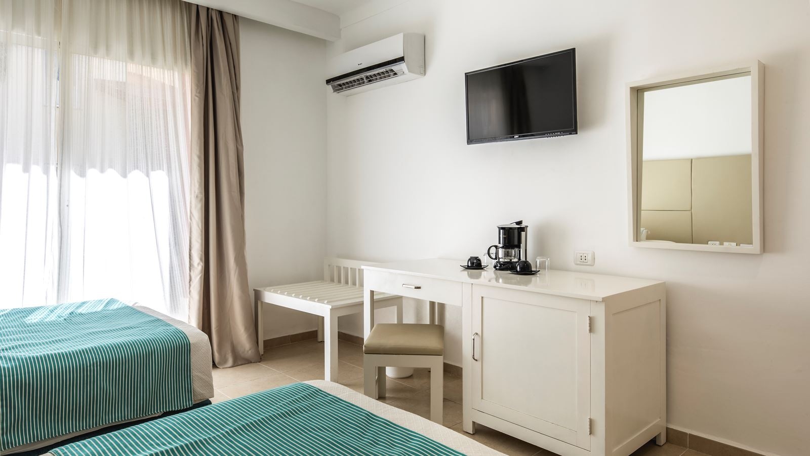 rooms-superior-deluxe-room