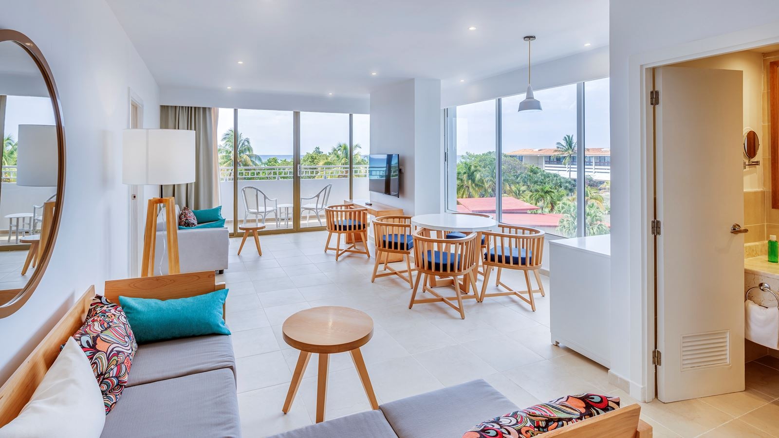 rooms-xtra-sol-suite