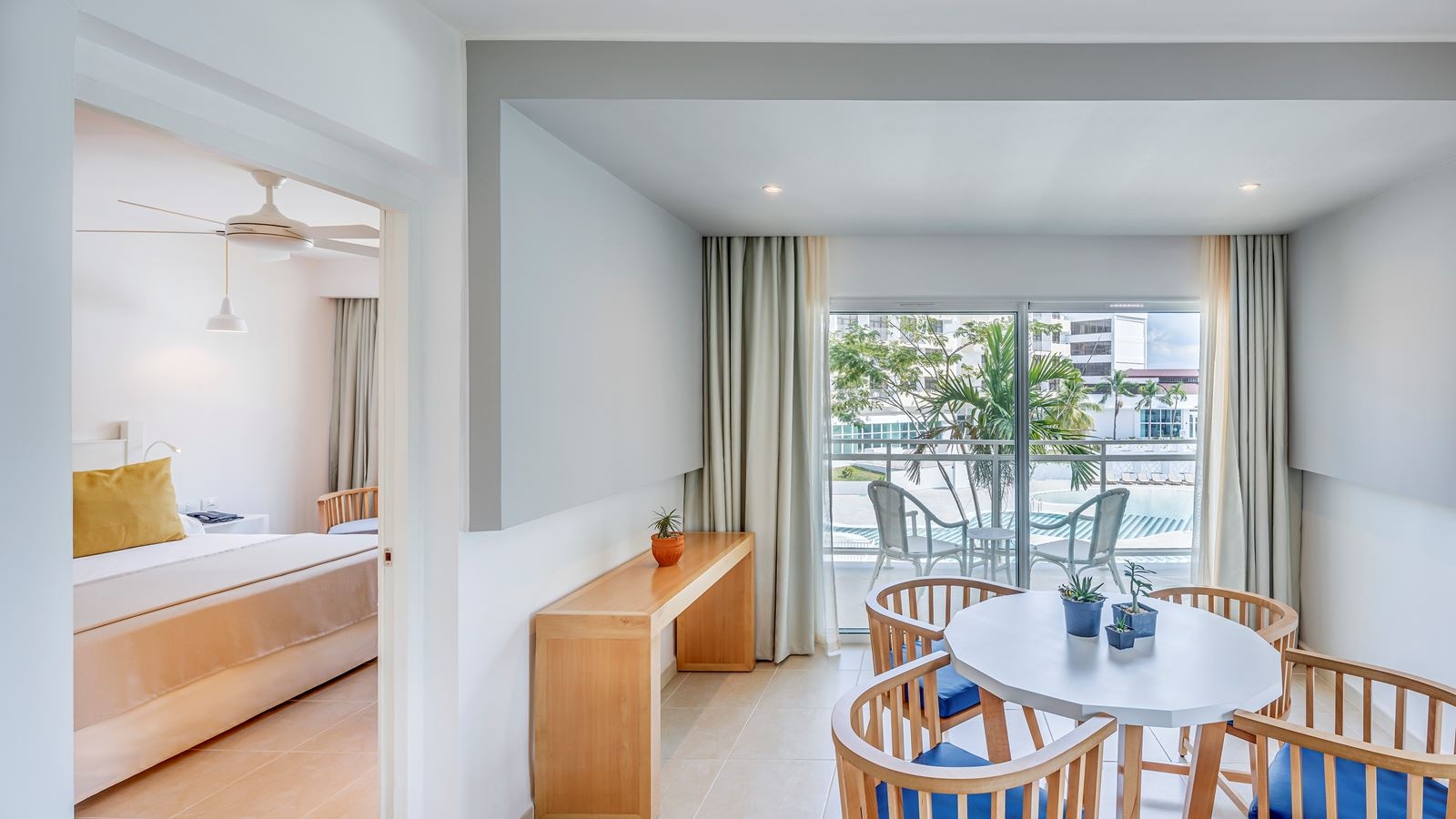 rooms-xtra-sol-suite