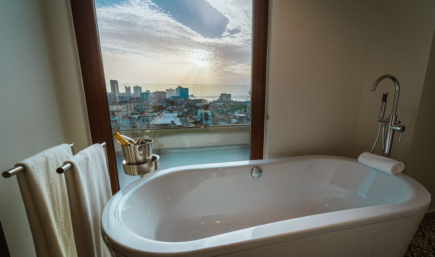 rooms-suite-terrace-panoramic-view