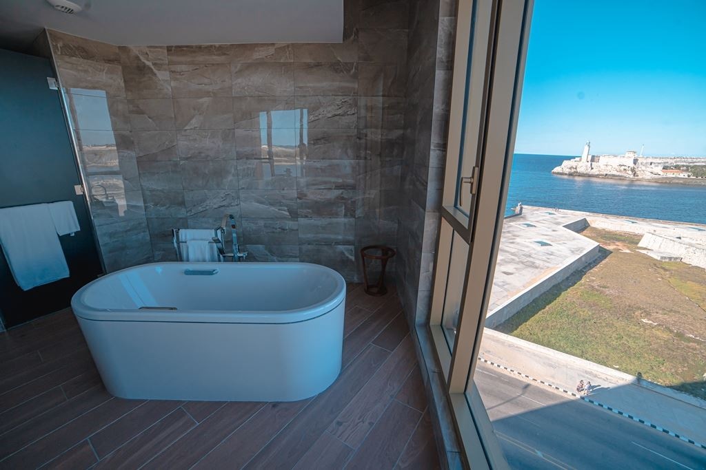 rooms-luxury-room-superior-habana-bay