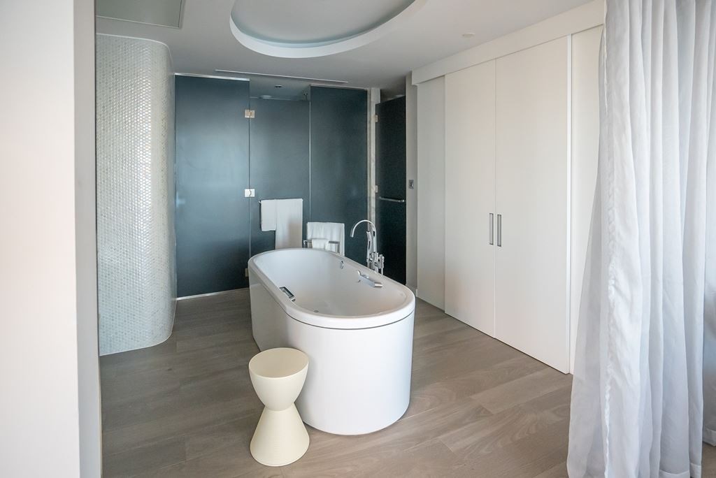rooms-luxury-suite-panorama-view