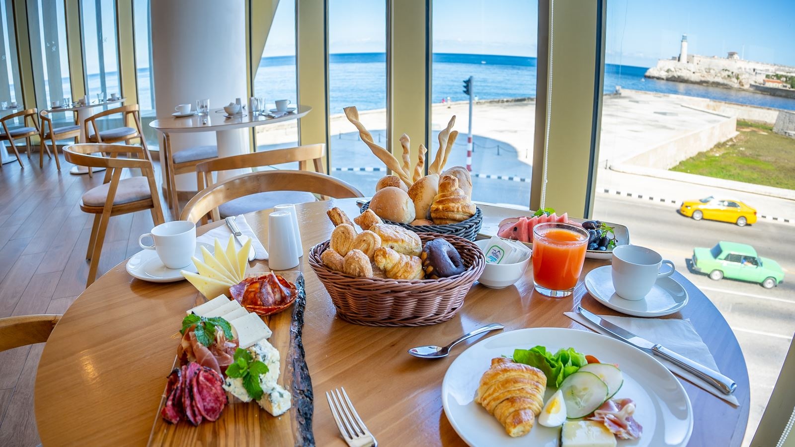restaurants-breakfast-buffet