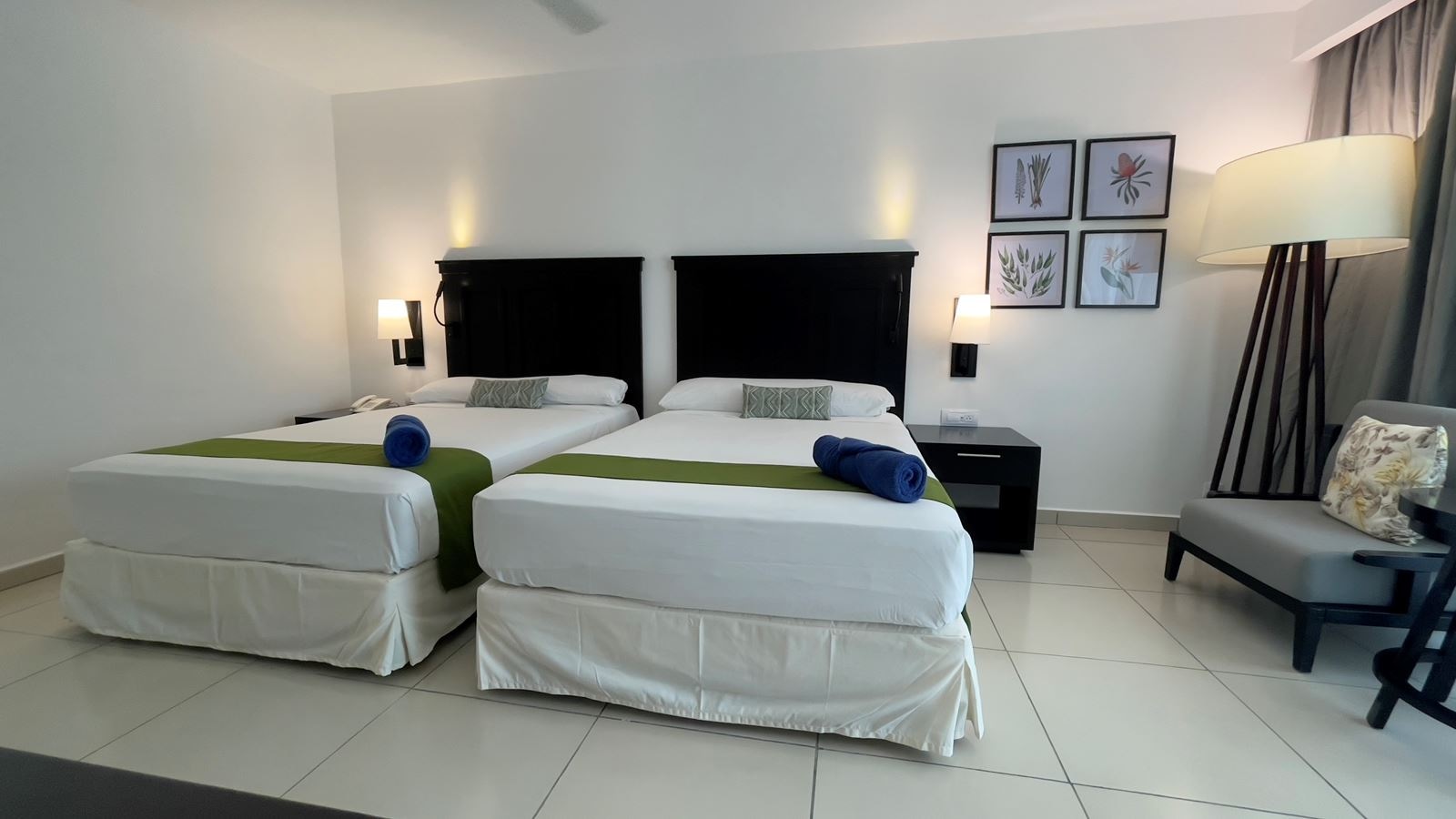 rooms-standard-room-pool-view