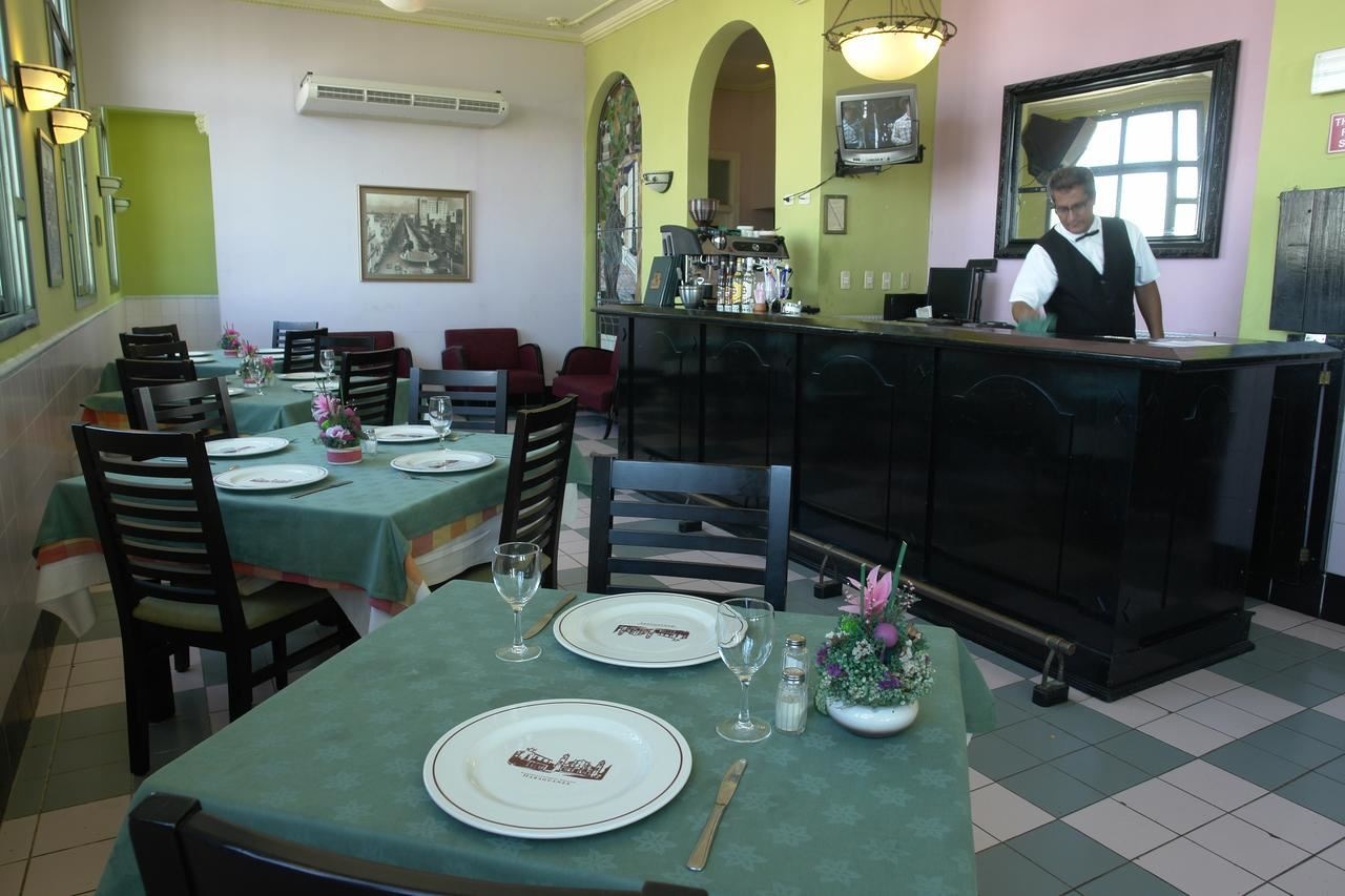 restaurants-restaurant