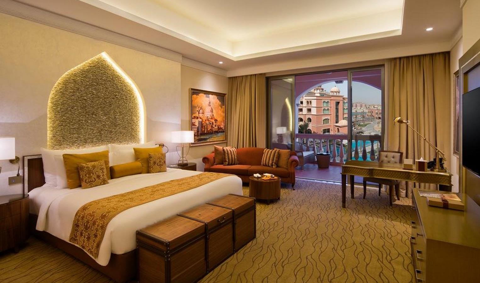 rooms-deluxe-room-pool-view