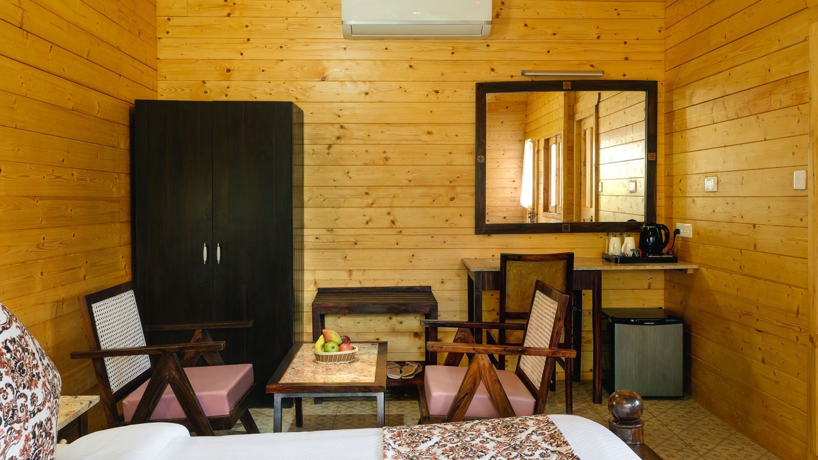 rooms-wooden-cottage-ac