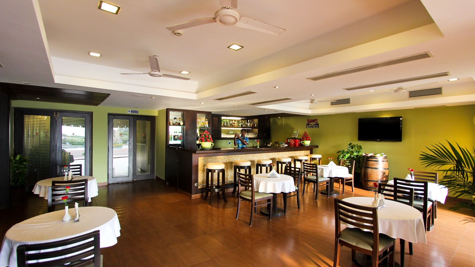 bars-harrys-lounge-bar