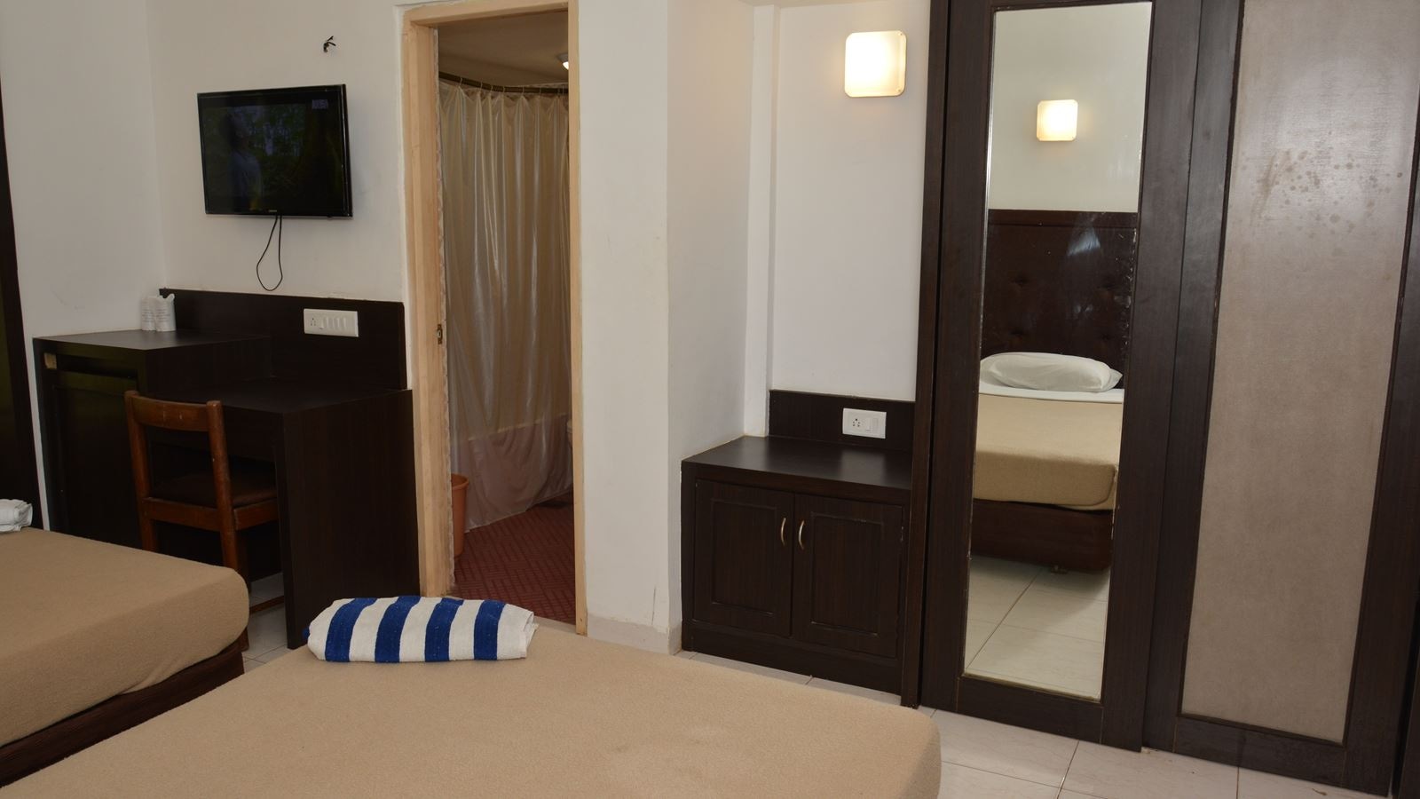 rooms-standard-room