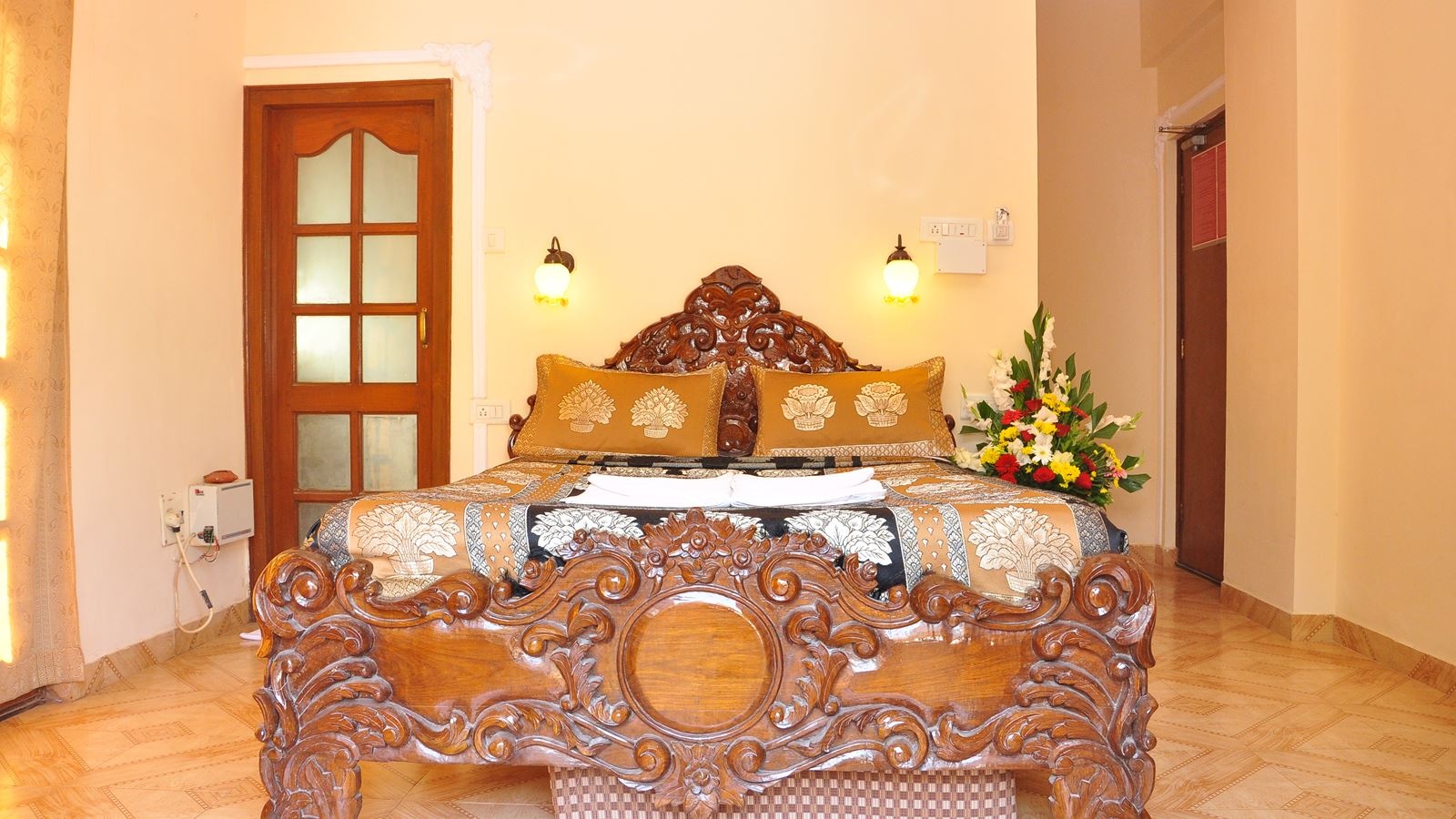 rooms-deluxe-room