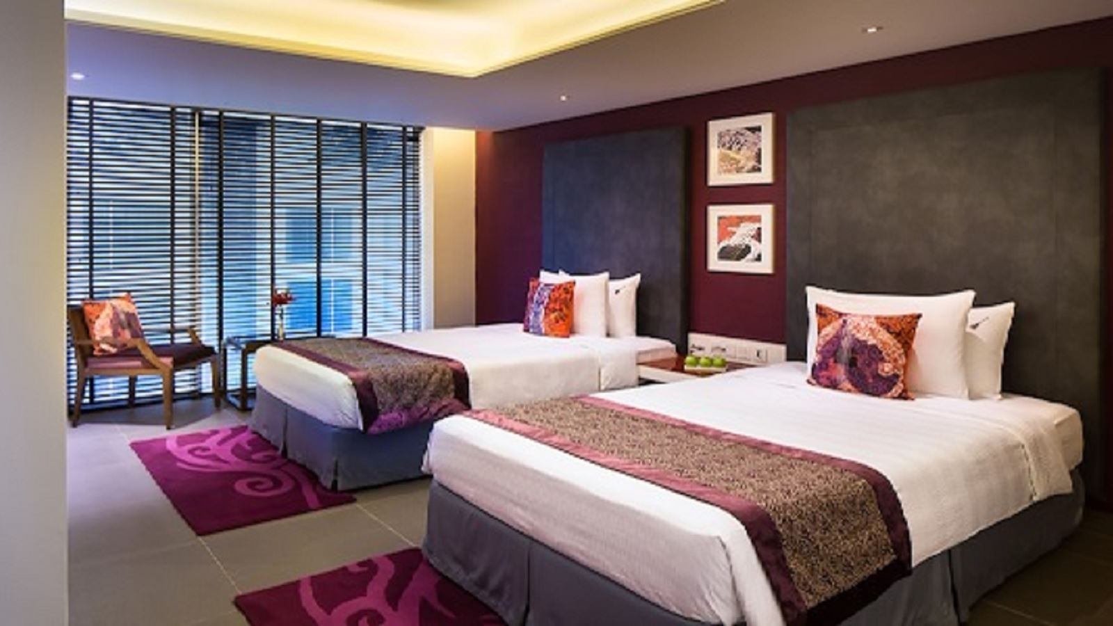 rooms-deluxe-gold-pool-view