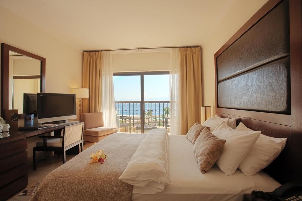 rooms-superior-room