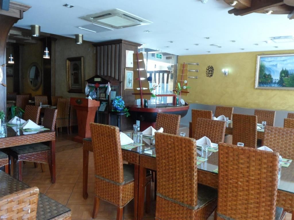 restaurants-light-house-restaurant